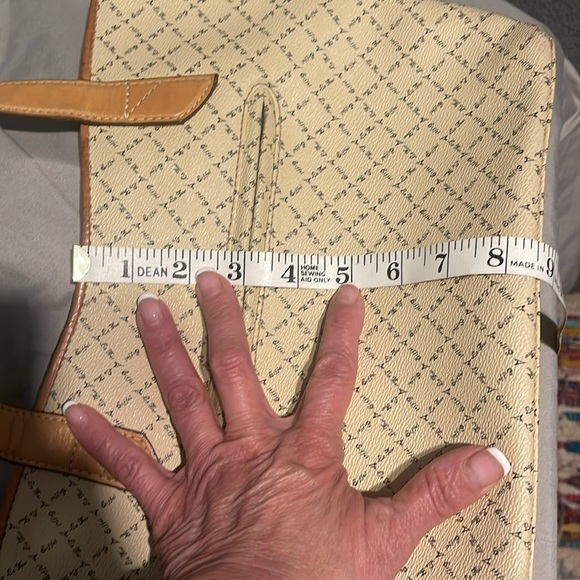 La Tour Eiffel Womens Medium Handbag - Picture 9 of 10